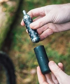 Peaty's Holeshot CO2 Cartridge Refill Pack - MTB (25g) 5er Pack -Composants, périphériques de vélo de route Ventes 5060541583917PeatysHoleshotCO2CartridgeRefillPack MTB25g 5erPack 3