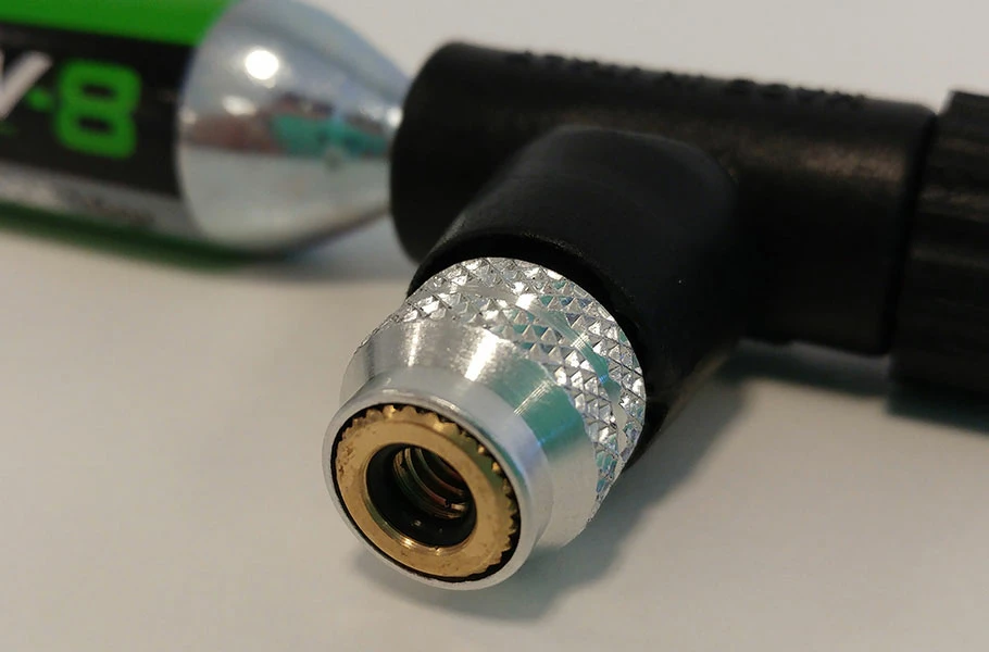 Aktiv-8 Kit De Pompe à CO2, Y Compris 3 Cartouches 16g Avec Filetage 4 Aktiv-8 Kit De Pompe à CO2, Y Compris 3 Cartouches 16g Avec Filetage – Image 2